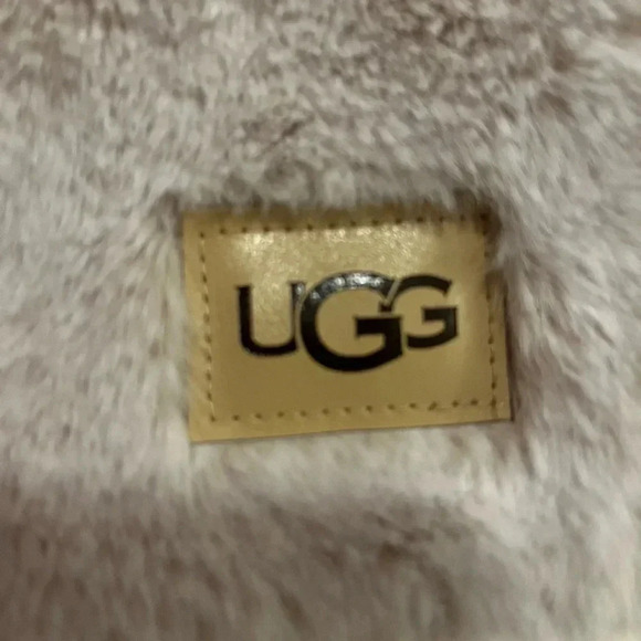 UGG faux fur wrap/ scarf new - Picture 4 of 5